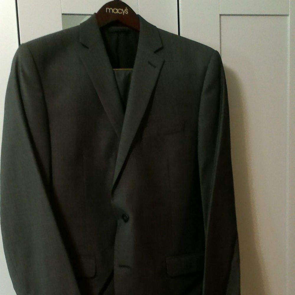 Clavin Klein 2-piece charcoal suit
